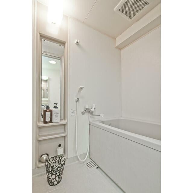 物件内観写真3　(追い焚き機能付きバス。)