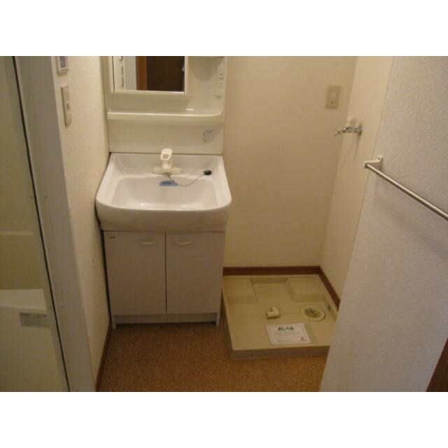 物件内観写真6　(嬉しい独立洗面台付き。)