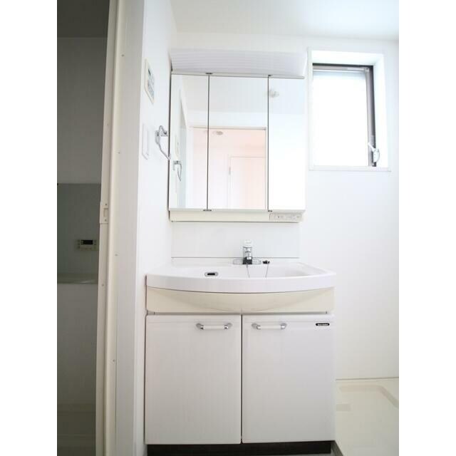 物件内観写真7　(嬉しい独立洗面台付き。)