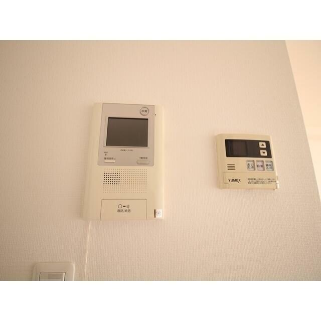 物件内観写真8　(モニター付きインターホンで防犯面も安心です！)