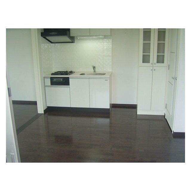 物件内観写真2　(6.7帖のきれいなDK。)