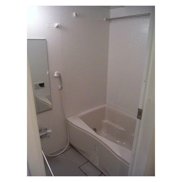 物件内観写真4　(浴室乾燥機付きバス。)