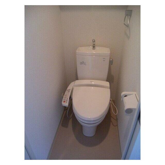 物件内観写真5　(温水洗浄便座。)