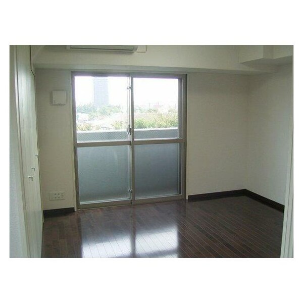 寝室(きれいなフローリング。)