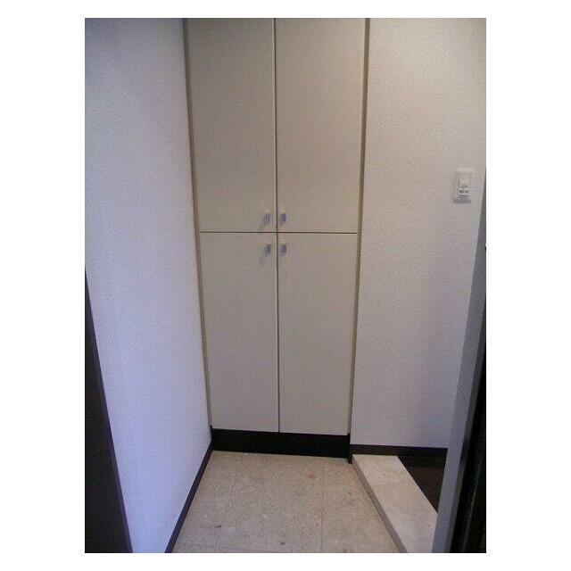 物件内観写真9　(シューズボックス完備。)