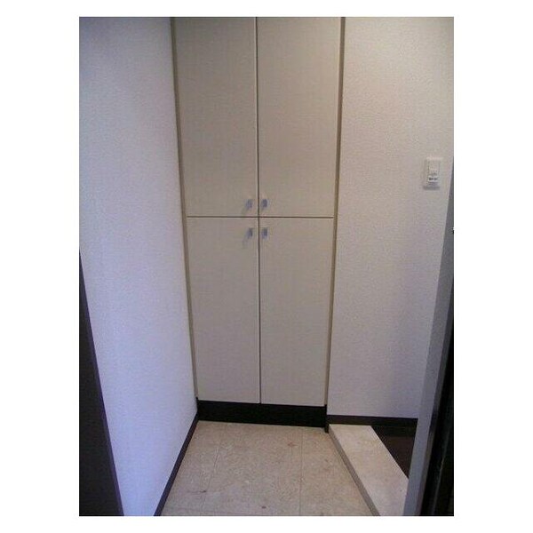 玄関(シューズボックス完備。)