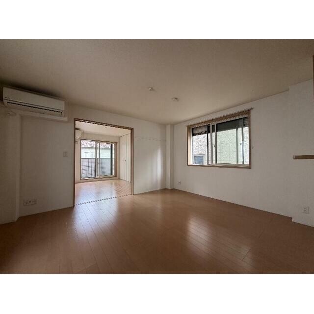 物件内観写真2　(13.4帖のきれいなLDK。)