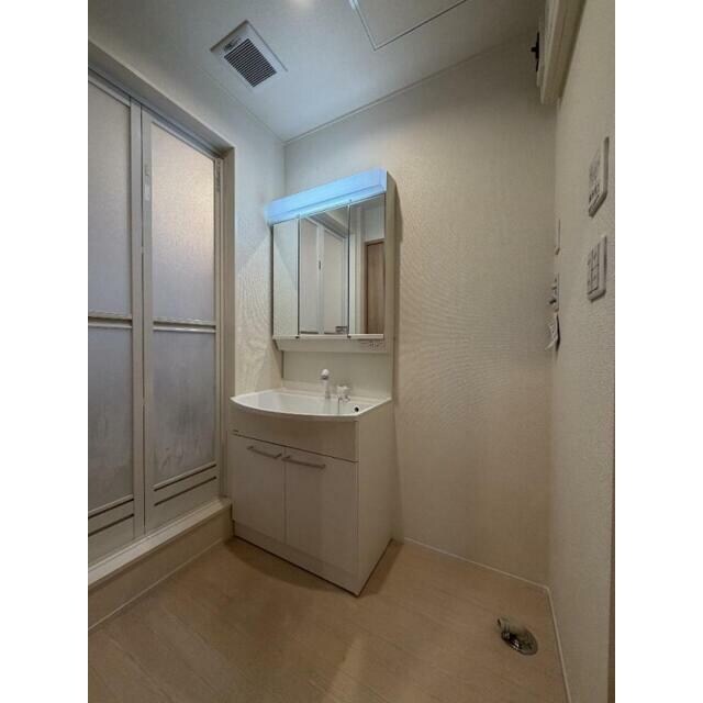 物件内観写真6　(嬉しい独立洗面台付き。)