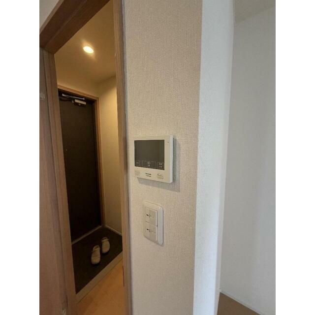 物件内観写真7　(モニター付きインターホンで防犯面も安心です！)