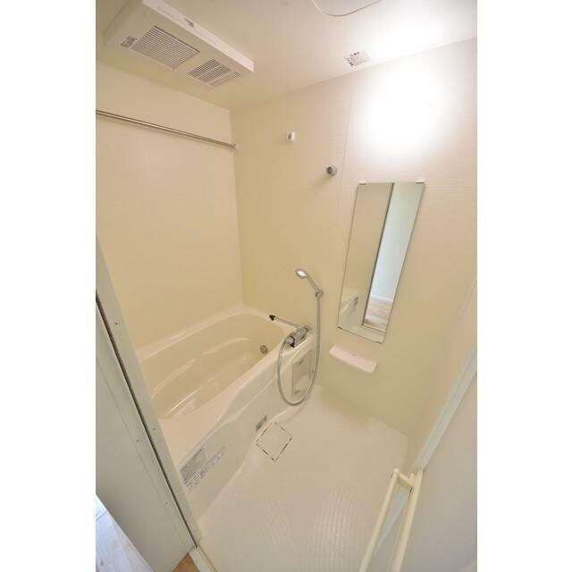 物件内観写真4　(浴室乾燥機付きバス。)
