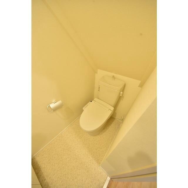 物件内観写真5　(温水洗浄便座。)