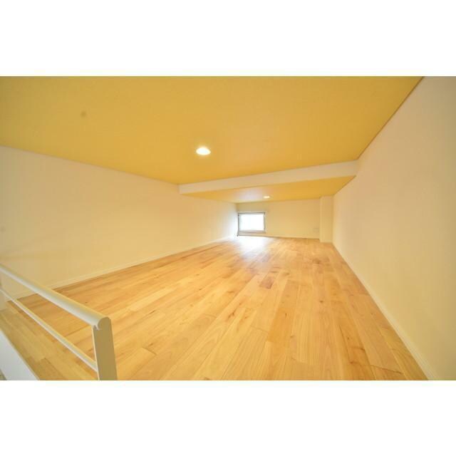 物件内観写真8　(きれいなフローリング。)