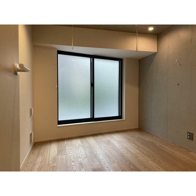 物件内観写真3　(6.2帖のきれいな洋室。)