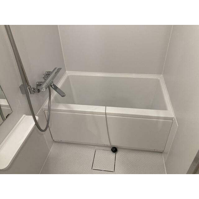 物件内観写真5　(浴室乾燥機付きバス。)