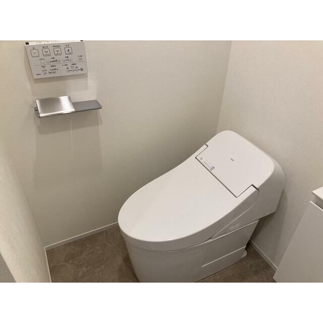 物件内観写真6　(温水洗浄便座。)