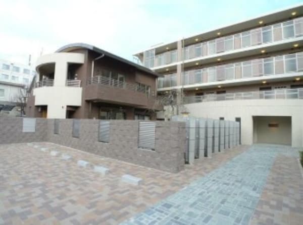 外観(鉄筋コンクリート造のがっちりとした建物。)