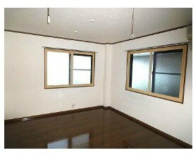 物件内観写真3　(8.1帖のきれいな洋室。)