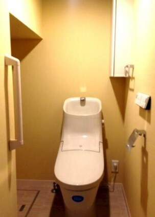 物件内観写真5　(温水洗浄便座。)