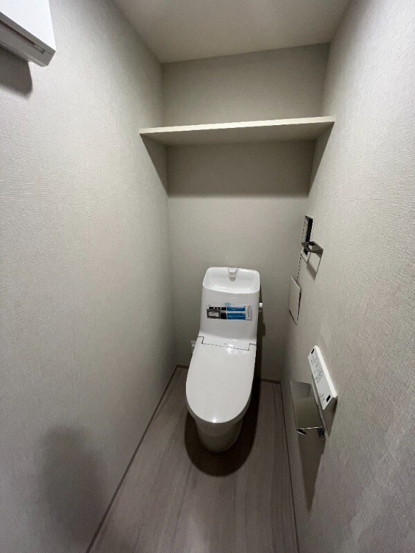 物件内観写真5　(温水洗浄便座。)