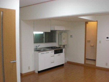 物件内観写真2　(10.0帖のきれいなLDK。)