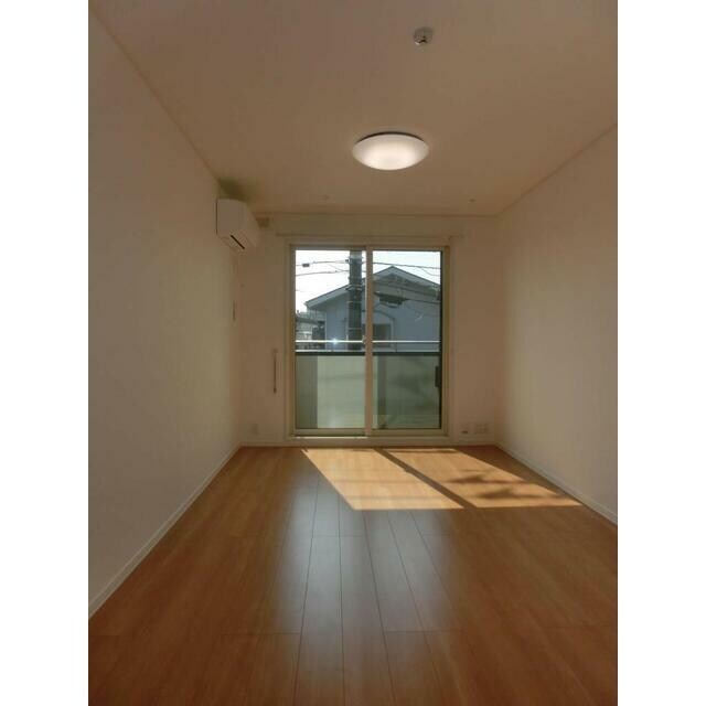 物件内観写真2　(10.3帖のきれいなLDK。)