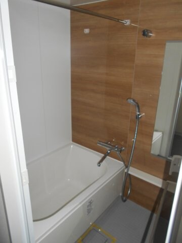 物件内観写真7　(浴室乾燥機付きバス。)
