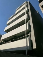 鉄筋コンクリート造のがっちりとした建物。