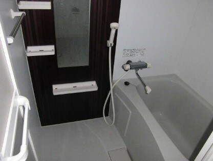 物件内観写真6　(浴室乾燥機付きバス。)