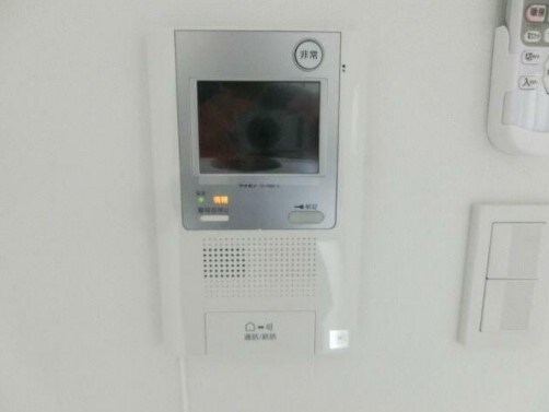 物件内観写真9　(モニター付きインターホンで防犯面も安心です！)