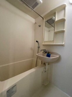 物件内観写真4　(浴室乾燥機付きバス。)