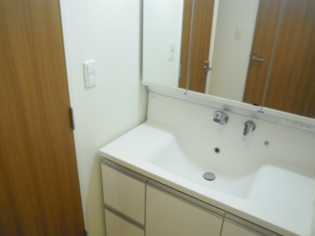 物件内観写真9　(うれしい独立洗面台。)