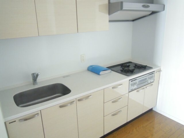 物件内観写真24　(3口ガスキッチン。)