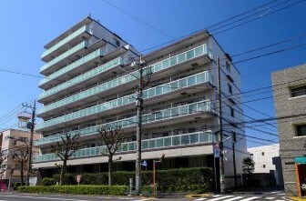 物件外観写真1　(落ち着いた雰囲気。)