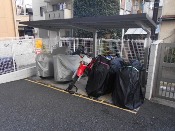 駐車場(バイク置場。)