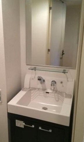 物件内観写真11　(うれしい独立洗面台・脱衣所。)