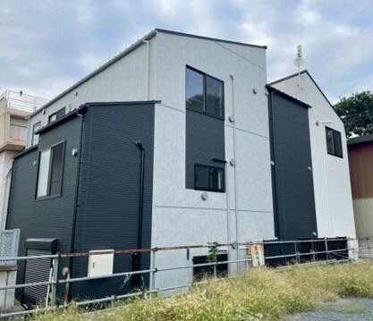 物件外観写真1　(落ち着いた雰囲気。)