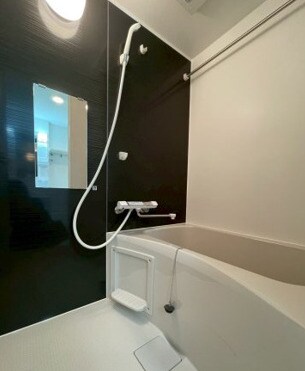 物件内観写真4　(浴室乾燥機付きバス。)