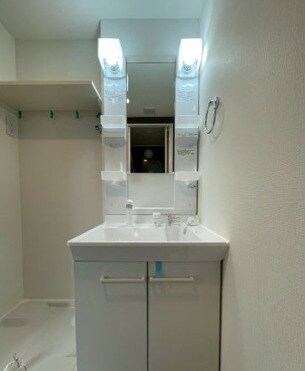 物件内観写真6　(嬉しい独立洗面台付き。)