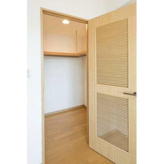 物件内観写真7　(ウォークインクローゼット完備。)