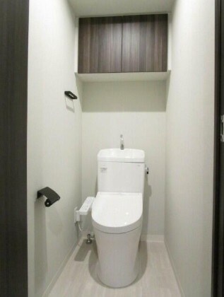 物件内観写真5　(温水洗浄便座。)