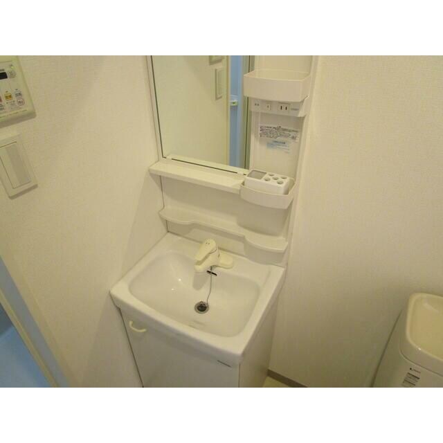 物件内観写真6　(嬉しい独立洗面台付き。)