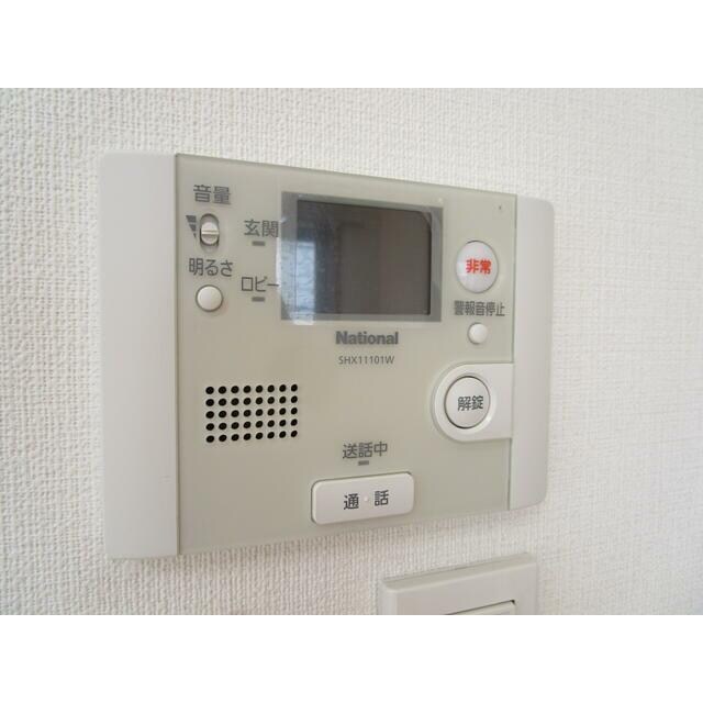 物件内観写真7　(モニター付きインターホンで防犯面も安心です！)