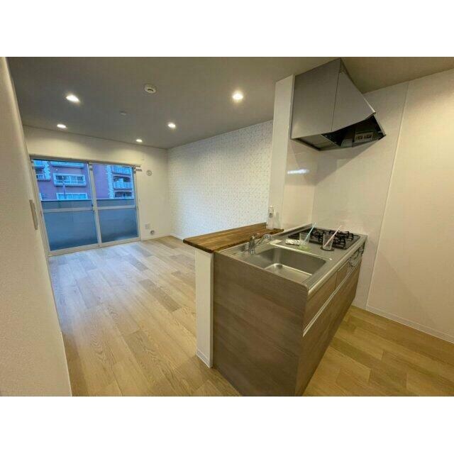 物件内観写真3　(システムキッチン。)