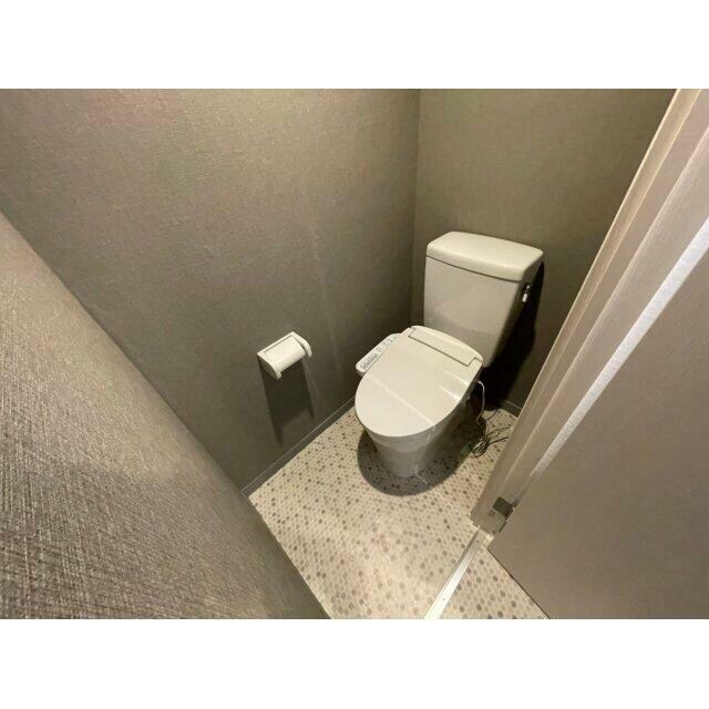 物件内観写真5　(温水洗浄便座。)