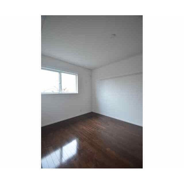 物件内観写真8　(きれいなフローリング。)