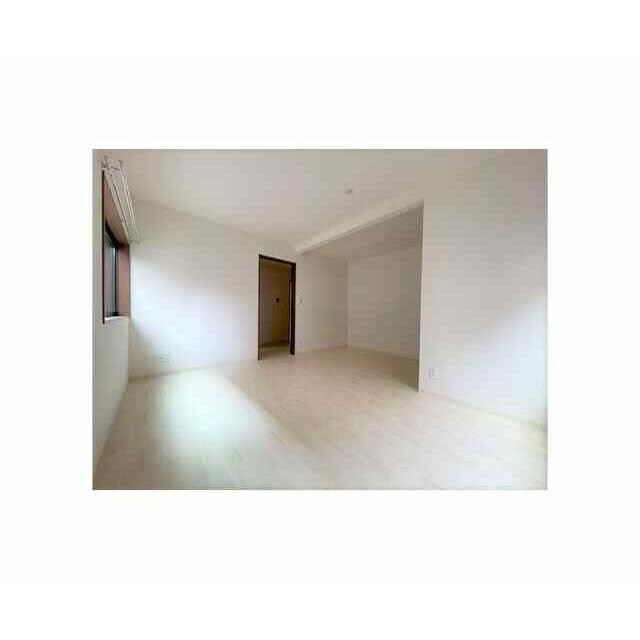 物件内観写真8　(きれいなフローリング。)