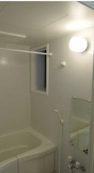 物件内観写真4　(追い焚き機能、浴室乾燥機付きバス。)