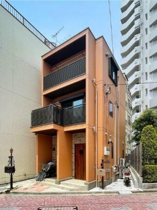 物件外観写真1　(落ち着いた雰囲気。)