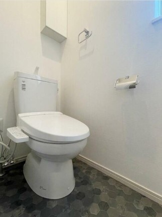 物件内観写真6　(温水洗浄便座。)