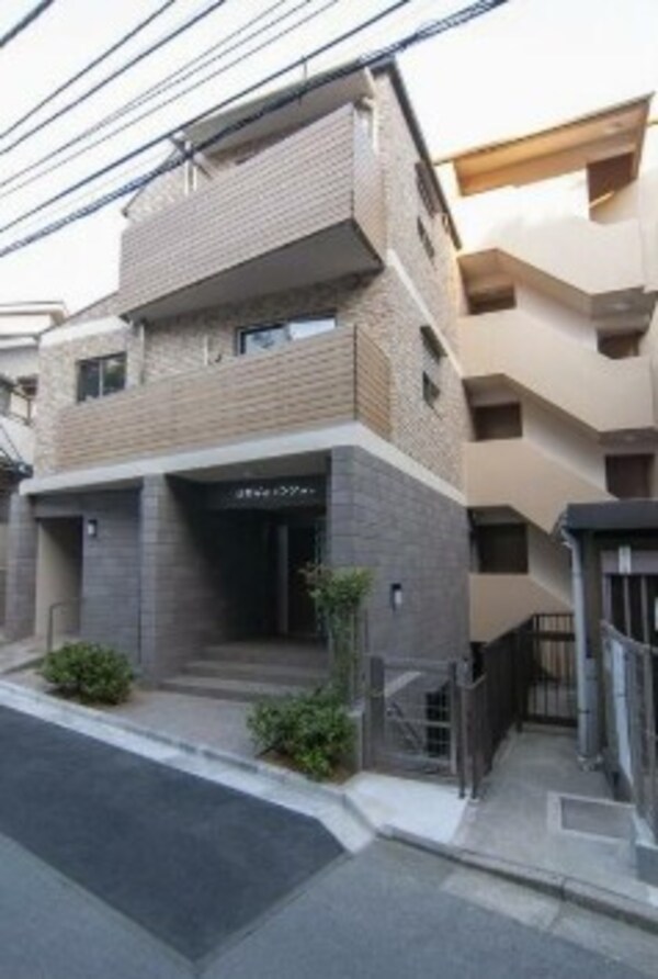 外観(鉄筋コンクリート造のがっちりとした建物。)